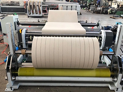 Máquina para fabricar tubos de cartón